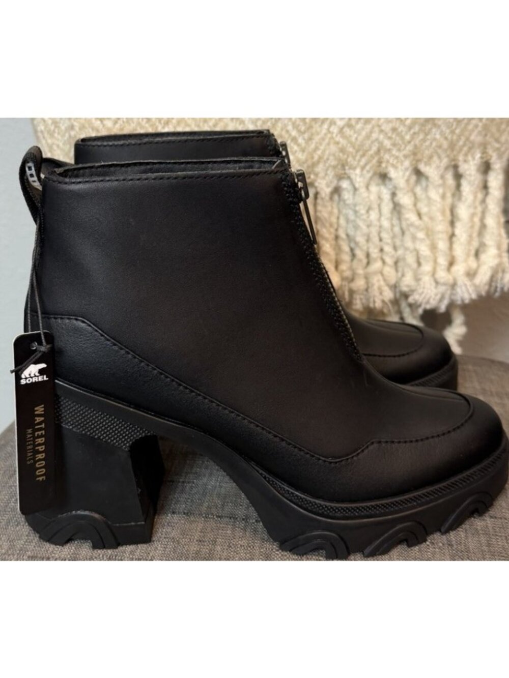 Woman's Size 9 Boots SOREL Brex Heel Zip black Leather Lug Sole